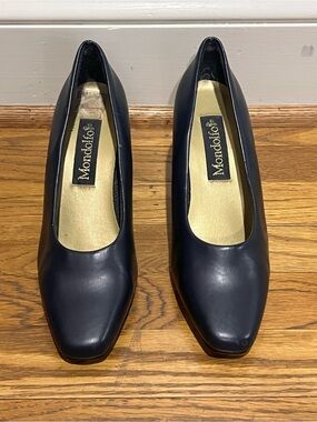 Classic Navy Women's Pumps 8.5